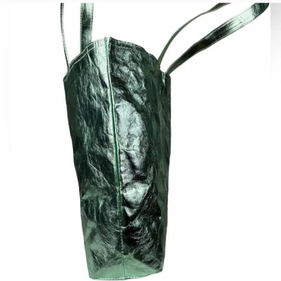 CLINIQUE NWT FOIL LOOK TOTE AND GIFT SET - Picture 5 of 9